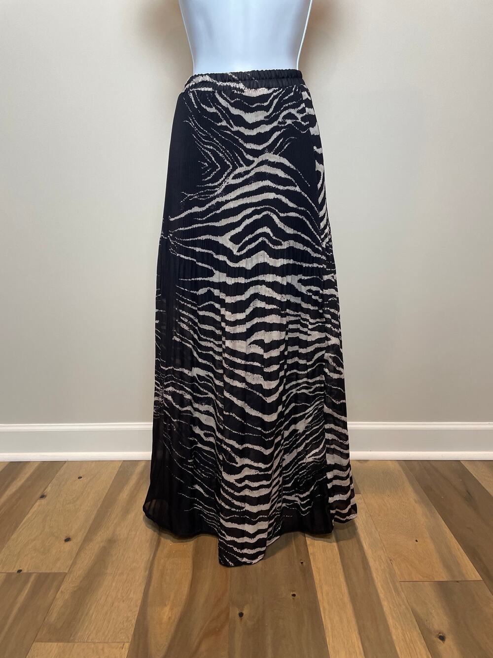 Nicola Chiffon Maxi Skirt Size L Black Cream Animal Print Pleated Detail